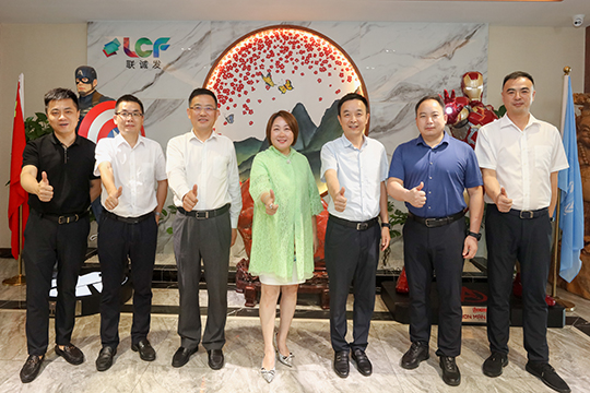 寶安區(qū)委常委領導一行蒞臨聯(lián)誠發(fā)參觀調(diào)研