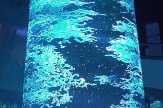 常規LED顯示屏與LED透明顯示屏哪個好?