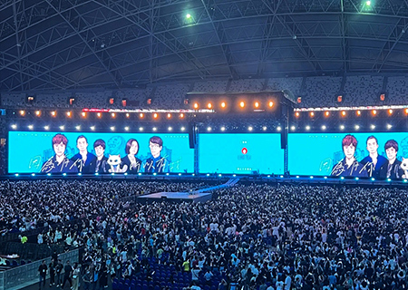 聯誠發LED透明屏點燃五月天新加坡演唱會